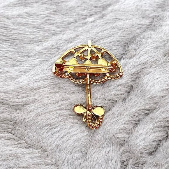 ⭐️3/$25⭐️ Peach Stone Aurora Borealis Rhinestone Gold Tone Unbrella Brooch - Picture 2 of 3